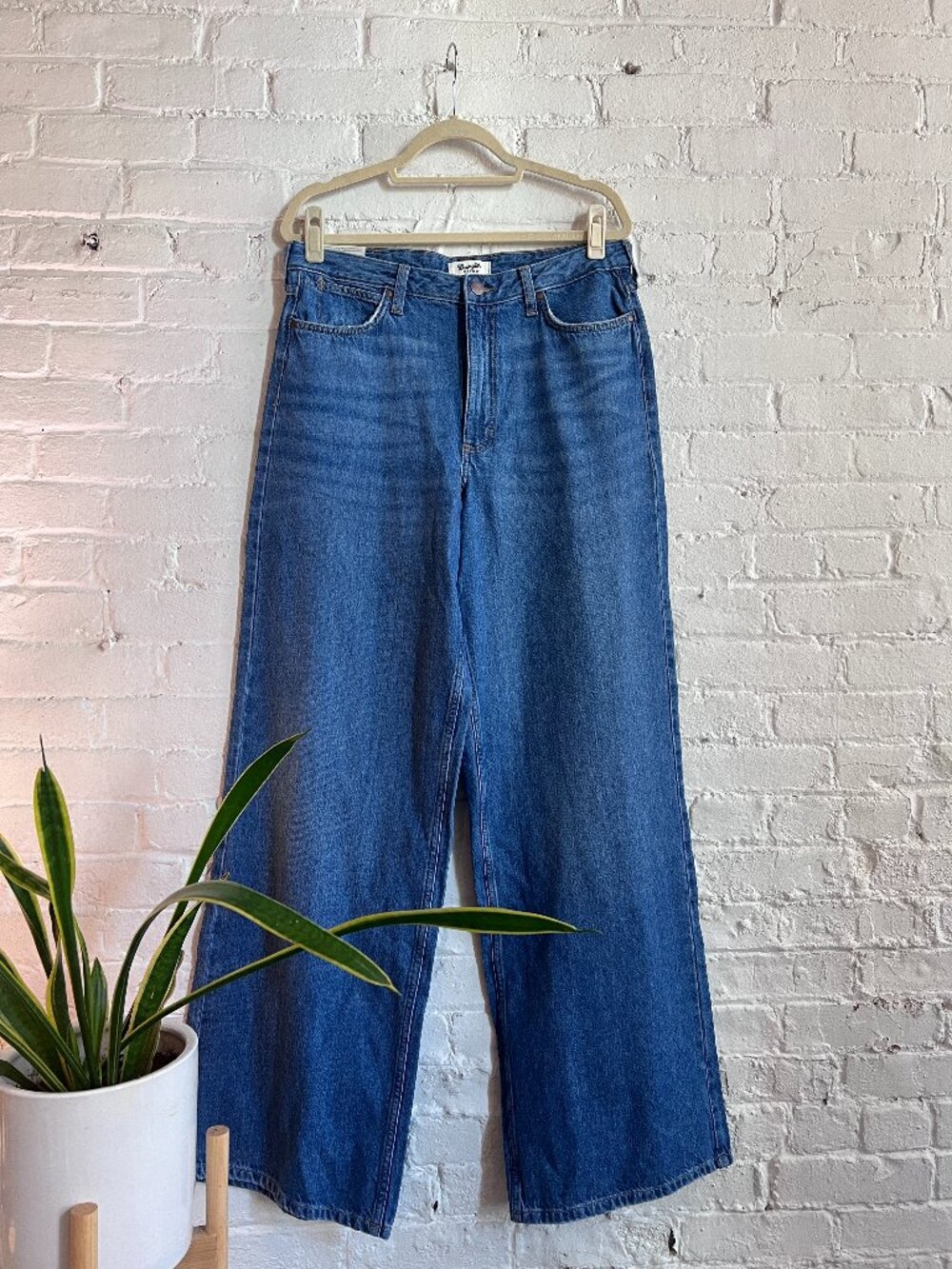 WRANGLER | Women's Retro Bailey High Rise Wide Leg Jeans in the Yvette wash. - Picture 5 of 14